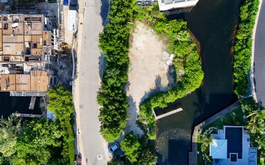 RITZ CARLTON DECK HOUSE #18 | CANAL FRONT LAND