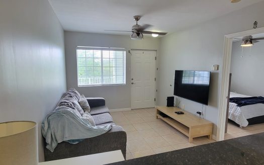 LAKESIDE–1BED/1BATH–MINUTES TO CAMANA BAY/SEVEN MILE BEACH