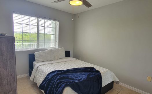 LAKESIDE–1BED/1BATH–MINUTES TO CAMANA BAY/SEVEN MILE BEACH