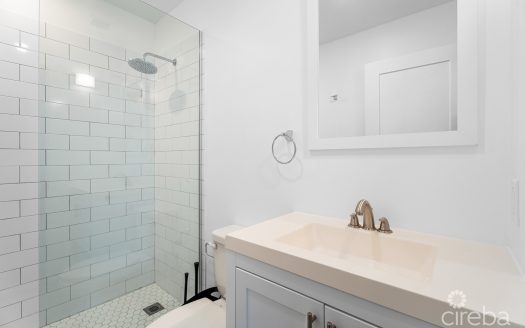 19 NORTH 3 BED CORNER UNIT WITH LAKE VIEW