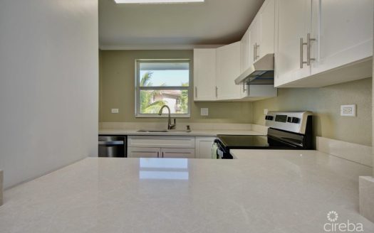 GRAPETREE CONDO ON SEVEN MILE BEACH