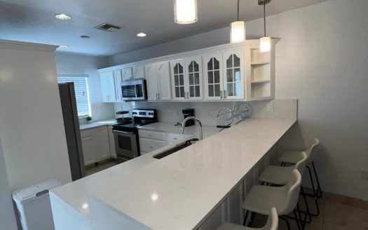 LOWER VALLEY LUXURY TOWNHOUSE