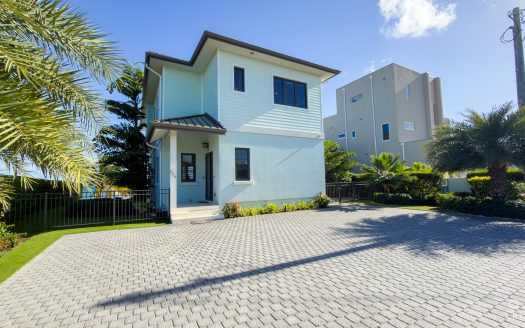 BEACH HOUSE IN EAST END
