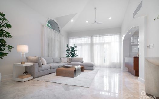 MUST SEE BRITANNIA KINGS COURT TOTALLY RENOVATED TOWNHOME.