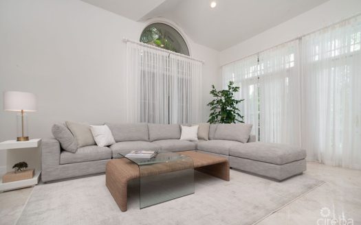 MUST SEE BRITANNIA KINGS COURT TOTALLY RENOVATED TOWNHOME.