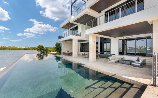 72 LALIQUE PENINSULA QUAY – SERENITY HOUSE IN CRYSTAL HARBOUR