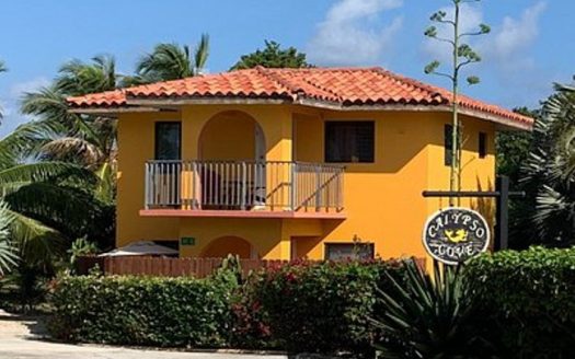 BOHO BEACH STUDIO 20 STEPS TO THE BEACH!