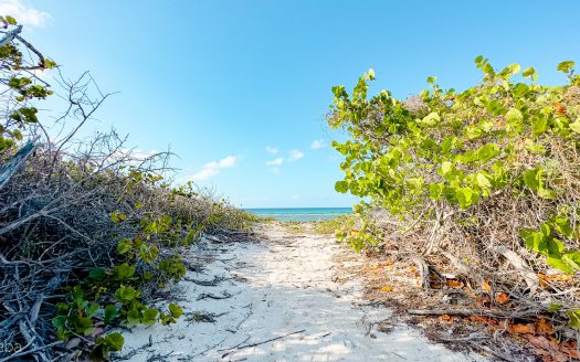 OCEANFRONT LAND LITTLE CAYMAN