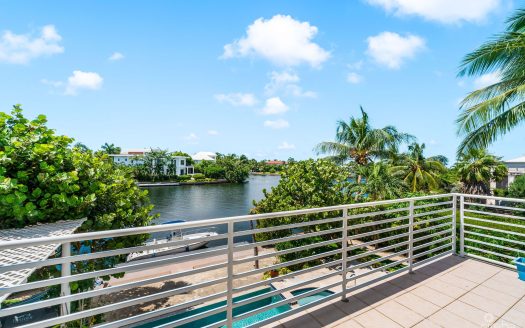 BIMINI DRIVE 303 – GRAND HARBOUR | 5-BED WATERFRONT HOME