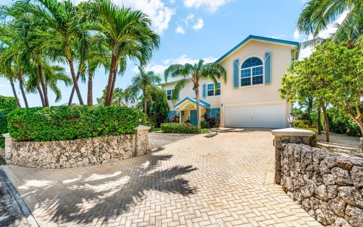 BIMINI DRIVE 303 – GRAND HARBOUR | 5-BED WATERFRONT HOME