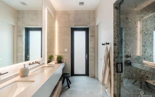 BELLA ROCCA, EAST END LUXURY VILLA