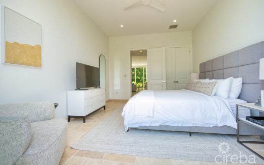 SEASIDE HIDEAWAY – FULLY RENOVATED BEACHFRONT GEM