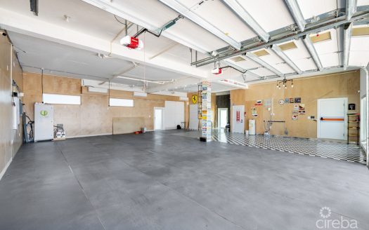 XL 3 BED WEST BAY DUPLEX WITH 2000 SQ FT OF STORAGE