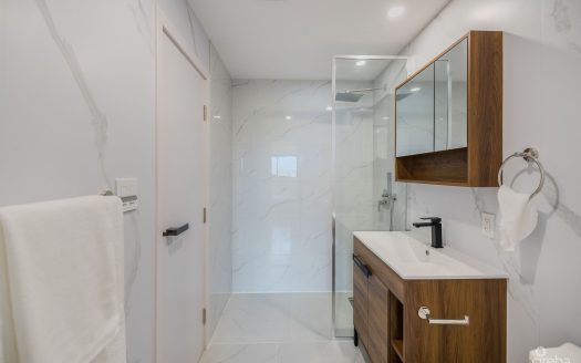 ARZA WEST BAY RUBY- UPGRADED FULLY FURNISHED 1-BED CORNER UNIT