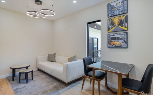 ARZA WEST BAY JADE – UPGRADED FULLY FURNISHED 1-BED/BATH CORNER UNIT