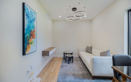 ARZA WEST BAY JADE – UPGRADED FULLY FURNISHED 1-BED/BATH CORNER UNIT