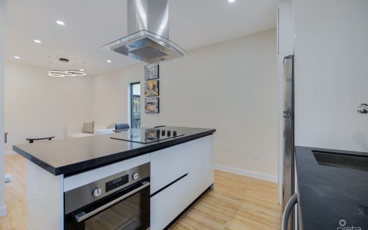 ARZA WEST BAY JADE – UPGRADED FULLY FURNISHED 1-BED/BATH CORNER UNIT