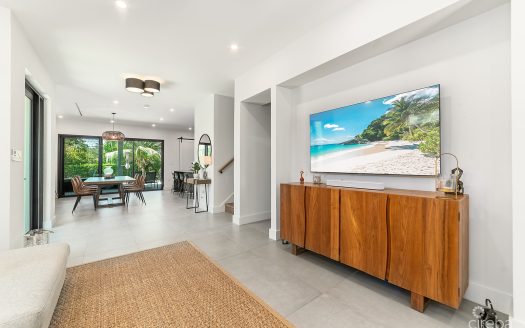 SOUTH SOUND NUSA VILLAS BEAUTIFUL HOME WITH POOL