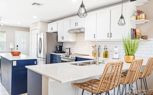 UPGRADED 2BEDS CANALFRONT