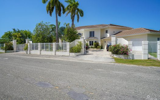 GOVERNORS HARBOUR ESTATE HOME