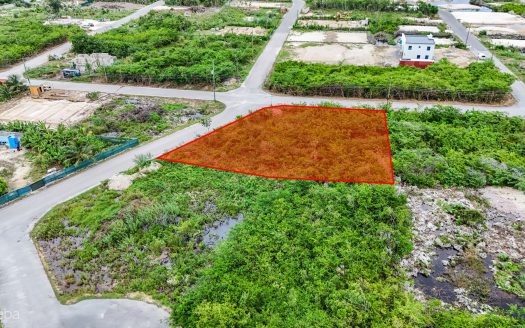 LARGE CORNER LOT .366 ACRE IN LOOKOUT GARDENS