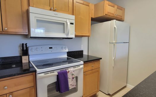 LAKESIDE–1BED/1BATH–MINUTES TO CAMANA BAY/SEVEN MILE BEACH