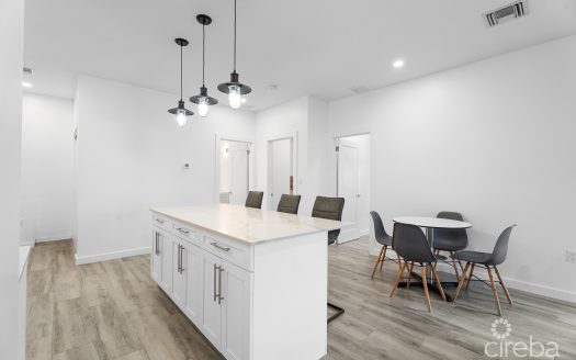 19 NORTH 3 BED CORNER UNIT WITH LAKE VIEW