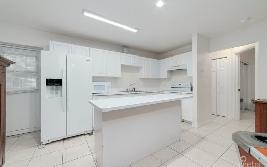 SMITH ROAD VILLAS #77: HIGH-DEMAND INVESTMENT PROPERTY IN GEORGE TOWN