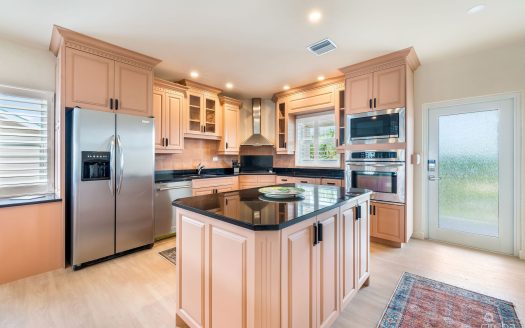 SUPERB VALUE AND VIEWS ON SPOTTS BEACH – 15 CORAL BAY VILLAGE