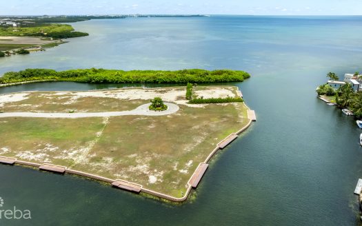 LARGE HARBOUR REACH LOT