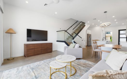 PRIVE 11 – SOUTH SOUND TOWNHOME