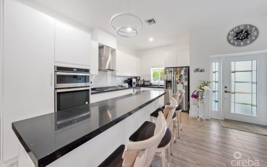 MANTRAS 2 BED MODERN CLOSE TO THE BEACH