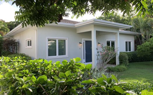 TIMELESS DESIGNER SOUTH SOUND HOME WITH POOL AND GUEST COTTAGE TIMELESS DESIGNER SOUTH SOUND HOME WITH POOL AND GUEST COTTAGE