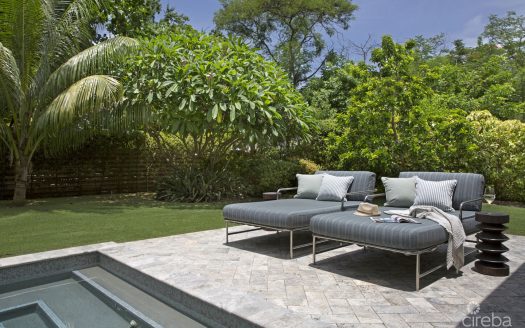 TIMELESS DESIGNER SOUTH SOUND HOME WITH POOL AND GUEST COTTAGE