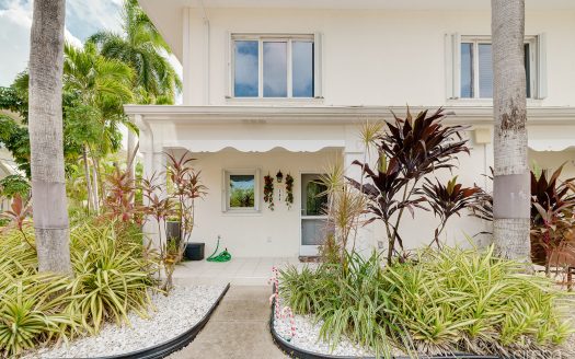 THE MOORINGS, STUNNING CANAL FRONT TOWNHOME, 3 BED 3.5 BATHROOM WITH GORGEOUS VIEWS OF THE CANAL