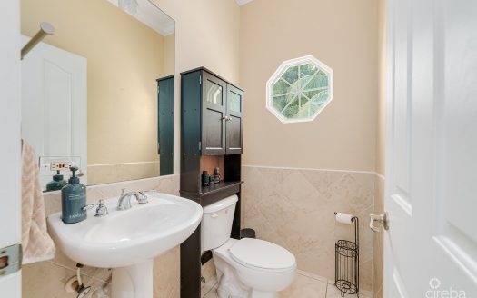 4 BED + OFFICE / 3.5 BATH SINGLE FAMILY HOME