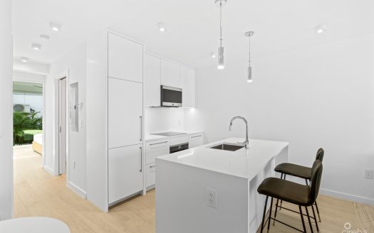 BEACHFRONT CONDO ISLAND PINE VILLAS