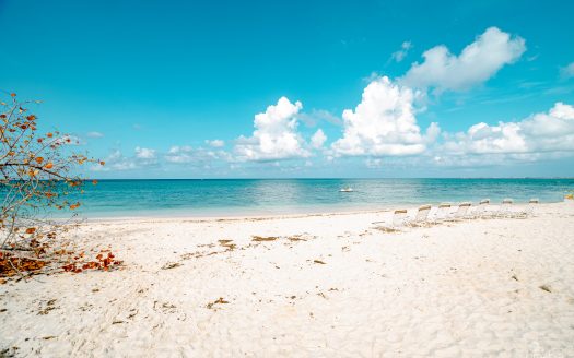 BEACHFRONT CONDO ISLAND PINE VILLAS