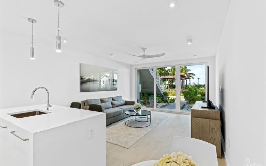 BEACHFRONT CONDO ISLAND PINE VILLAS