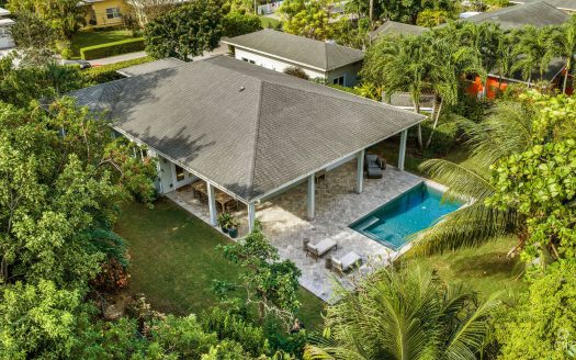 TIMELESS DESIGNER SOUTH SOUND HOME WITH POOL  AND GUEST COTTAGE