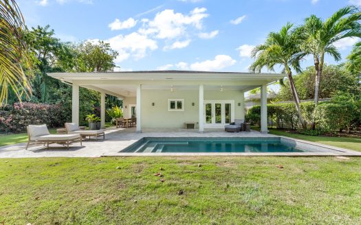 TIMELESS DESIGNER SOUTH SOUND HOME WITH POOL AND GUEST COTTAGE