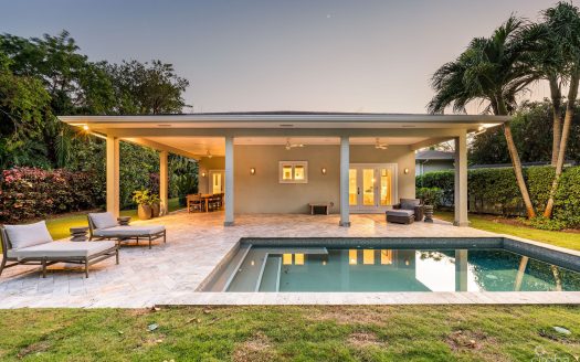 TIMELESS DESIGNER SOUTH SOUND HOME WITH POOL AND GUEST COTTAGE