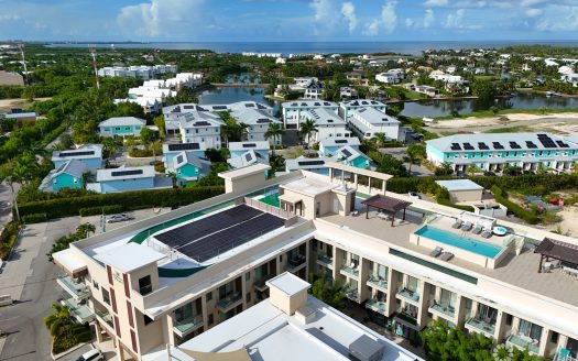 HARBOUR WALK 202 | 1 BED + DEN | CORNER UNIT