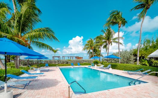 BEACHFRONT CONDO ISLAND PINE VILLAS