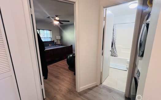 PALM SPRINGS SPACIOUS ONE BED – RARE FIND