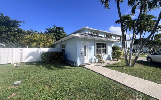 PALM SPRINGS SPACIOUS ONE BED – RARE FIND