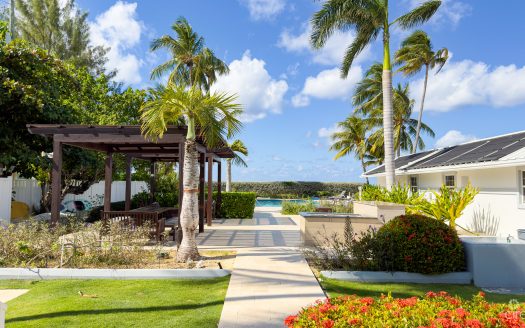 BEACHFRONT CONDO ISLAND PINE VILLAS