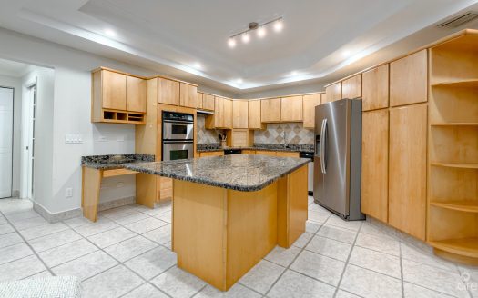 POINSETTIA CONDO SEVEN MILE BEACH