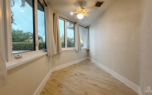 POINSETTIA CONDO SEVEN MILE BEACH