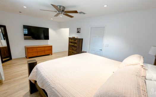 WEST BAY FAMILY HOME WITH POOL